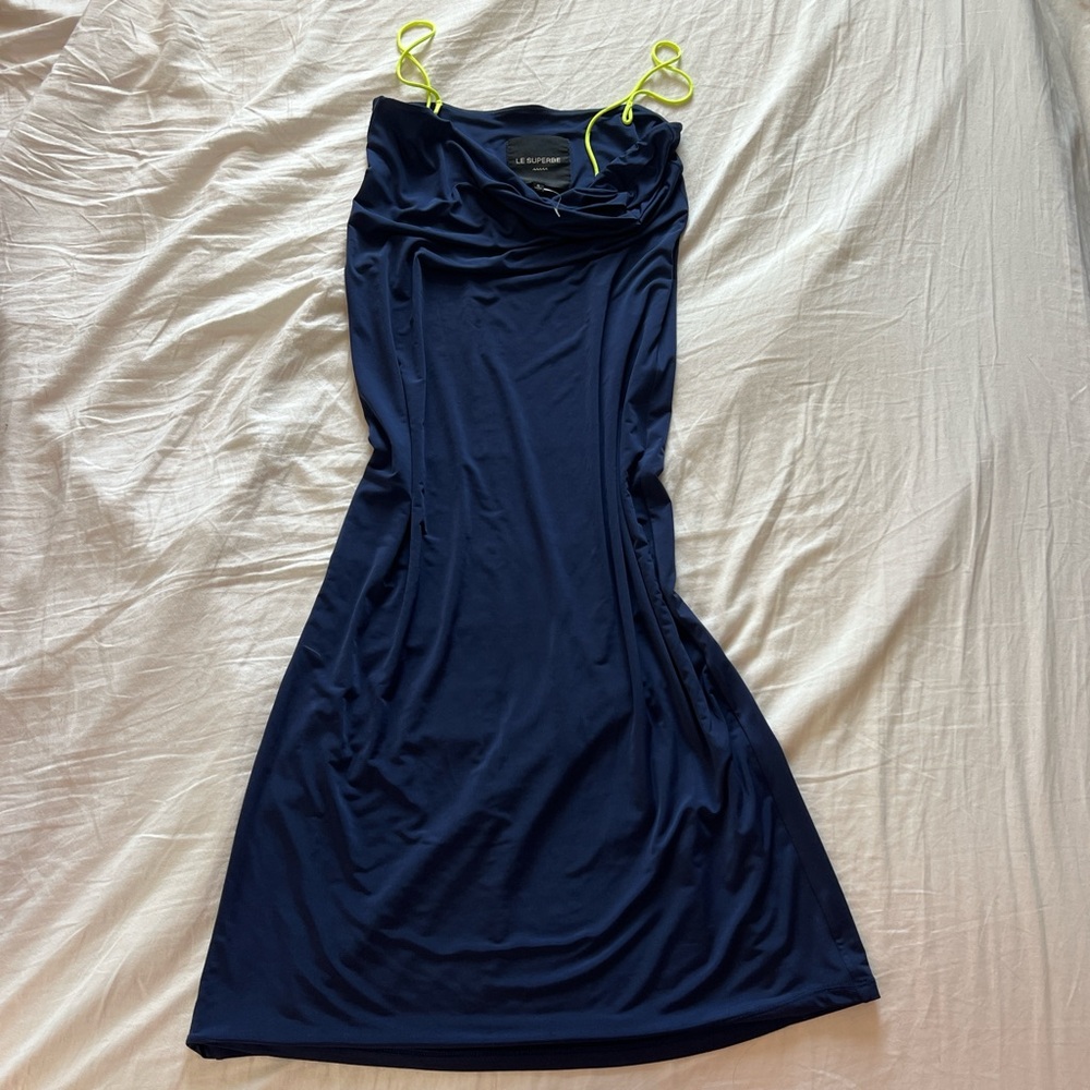 LE SUPERBE Elegant Navy Dress with Neon Straps
